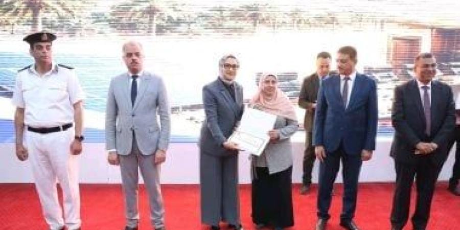 محافظ الوادى الجديد تكرّم مدربى التحول الرقمى.. اعرف السبب