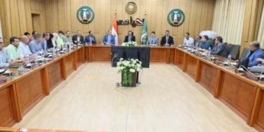 محافظ المنوفية يوجه بضرورة التعامل مع ظاهرة الكلاب الضالة