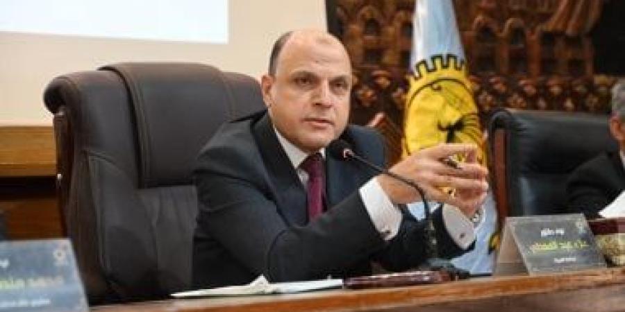 محافظ الغربية يناقش عددا من الملفات الخدمية والتنموية خلال المجلس التنفيذى