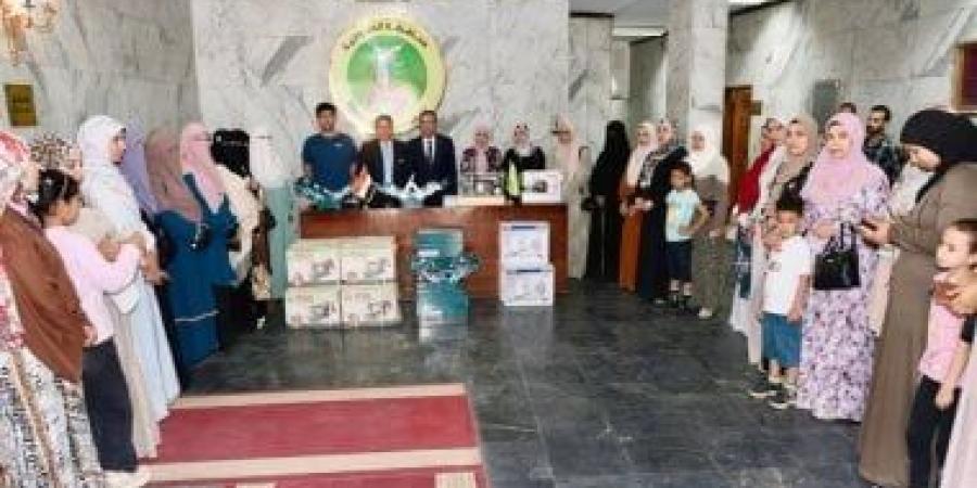 تسليم ماكينات خياطة ومهمات كهربائية لخريجي التدريب المهني بالمنوفية