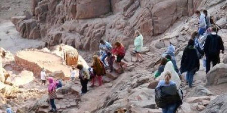 سانت كاترين تستقبل 465 سائحا من مختلف الجنسيات لزيارة الدير وجبل موسى