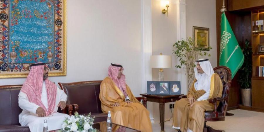 محافظ حفر الباطن يستقبل مدير فرع مركز الغطاء النباتي بالمحافظة المعين حديثًا