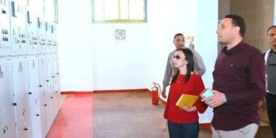 محافظ البحيرة تتفقد موزع شركة الكهرباء بمركز إدكو.. اعرف التفاصيل