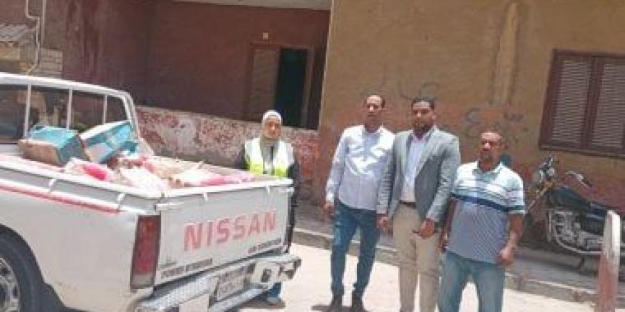 ضبط 1000 لتر مياه غازية منتهية الصلاحية فى حملات تفتيشية موسعة بأسواق قنا