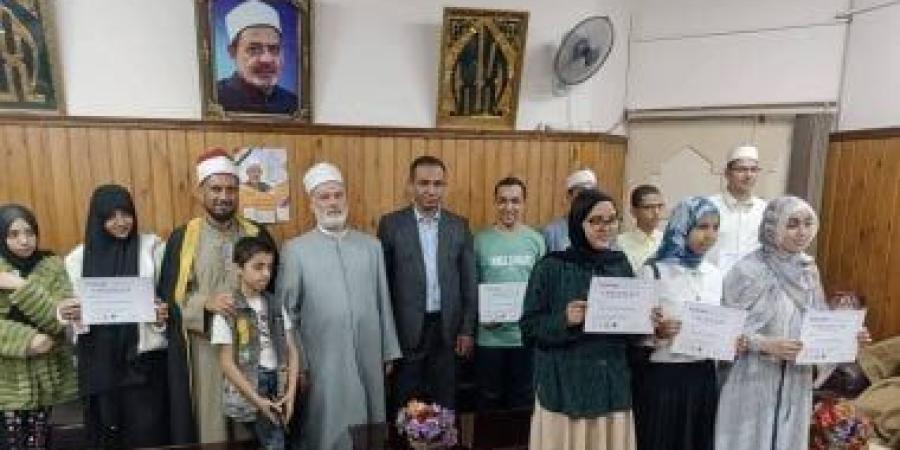 رئيس منطقة سوهاج الأزهرية يكرم الطلاب المتفوقين فى اختبارات المنصة اليابانية TOFAS