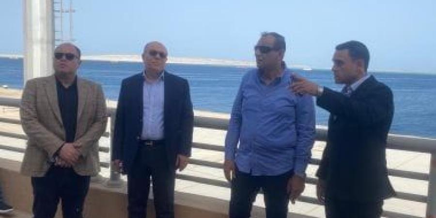 نائب وزير النقل ورئيس موانئ البحر الأحمر يتفقدان ميناء سفاجا