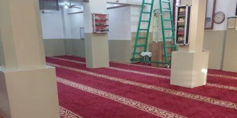 قبل عيد الأضحى.. إدارة أوقاف الطود تنفذ فرش مسجد الرحمن بالطود البلد.. صور