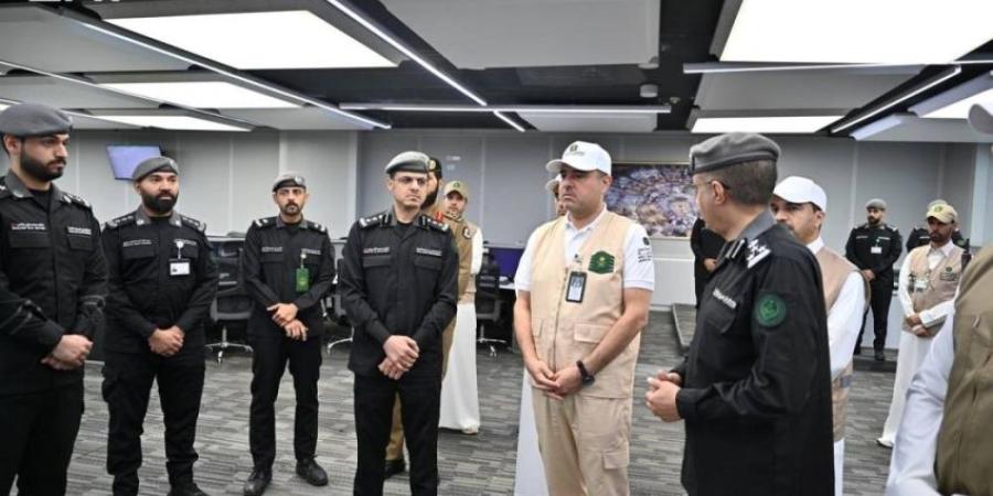 أمين العاصمة المقدسة يزور مركز العمليات الأمنية الموحدة (911)