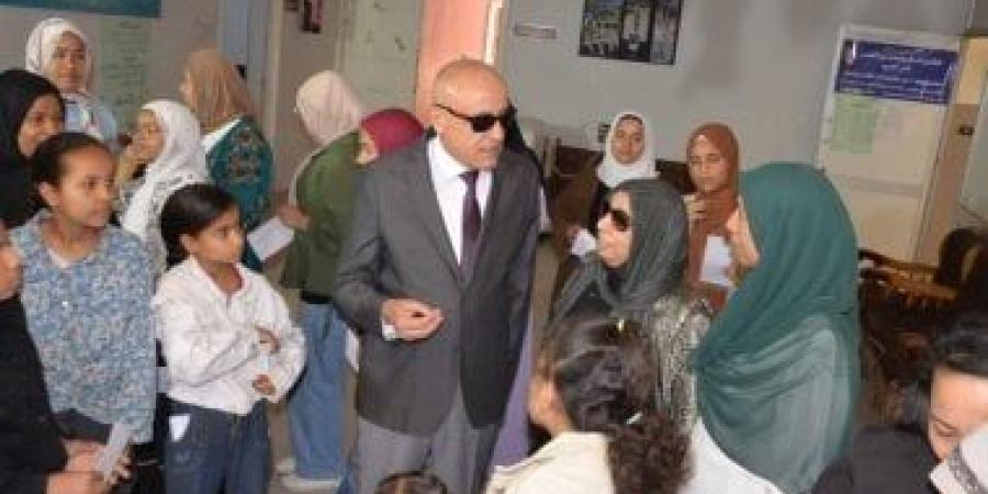 محافظ الأقصر يشارك فتيات الشابات المسلمات التهنئة بمناسبة قدوم عيد الأضحى