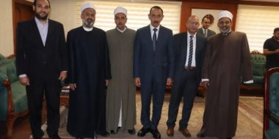 محافظ سوهاج يستقبل المهنئين بعيد الأضحى المبارك