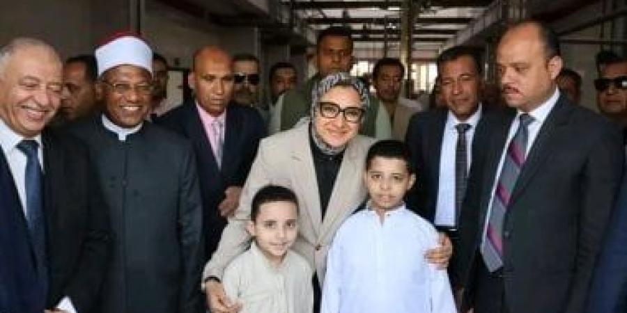 محافظ الوادي الجديد تشهد أعمال نحر الأضاحي بمجزر الخارجة المطور