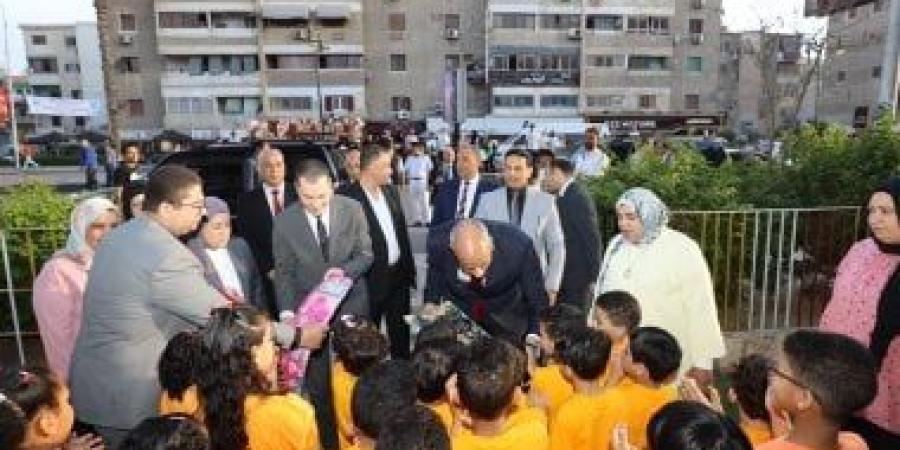 محافظ كفر الشيخ يزور دار الأمل للأيتام ويقدم هدايا الرئيس السيسى للأطفال