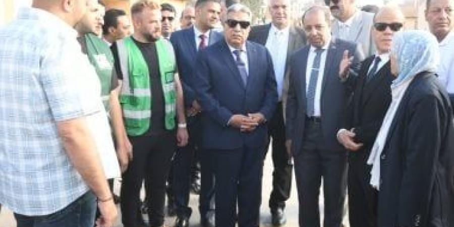 محافظ الدقهلية يشهد ذبح الأضاحي بمجزر المنصورة عقب صلاة عيد الأضحى