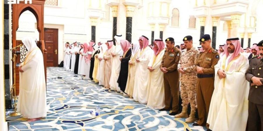 محافظ جدة يؤدي صلاة عيد الأضحى مع جموع المصلين