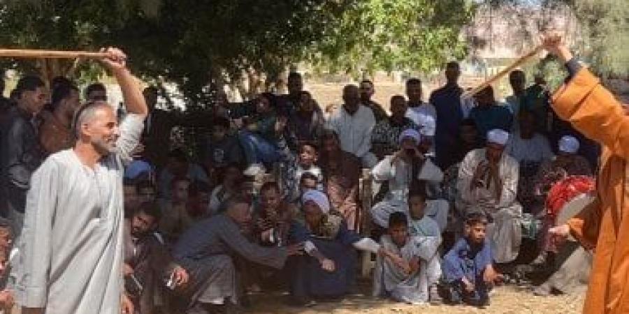 ثانى أيام العيد.. أهالي بقنا يتجمعون على الذكر والمديح.. فيديو