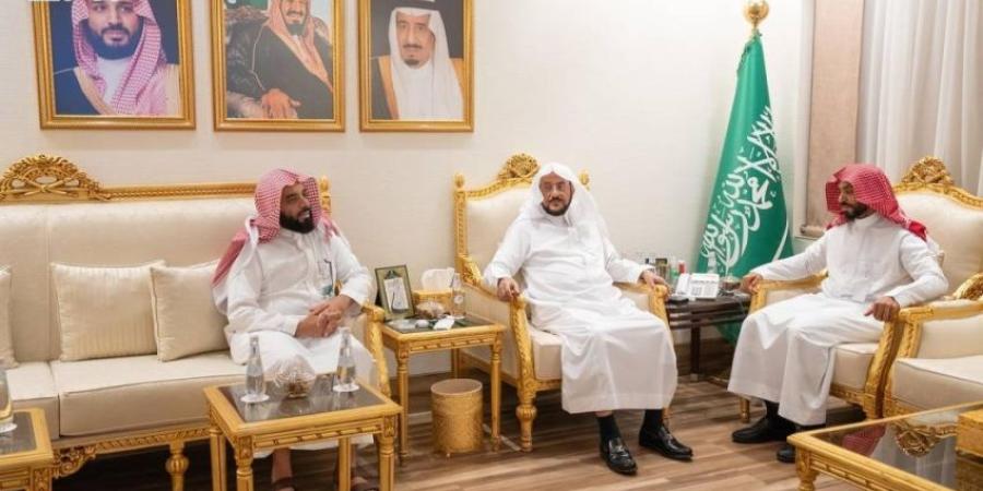 وزير الشؤون الإسلامية يستقبل عددًا من المكلفين بإمامة المصلين في مسجد الخيف