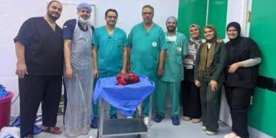 رئيس جامعة المنوفية يعلن نجاح فريق طبي بمعهد الأورام في استئصال ورم نادر من بطن شاب