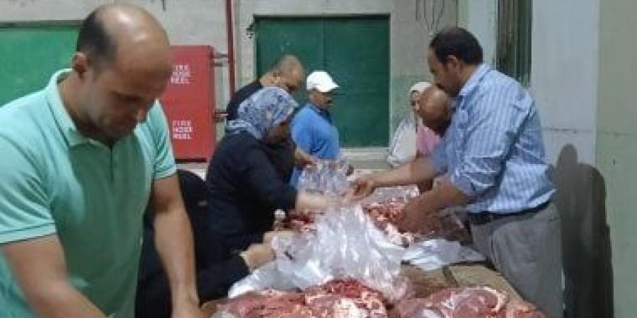 استمرار توزيع لحوم الأضاحي على الأسر الأولى بالرعاية بالإسماعيلية
