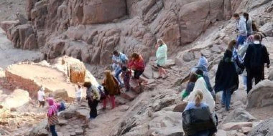 سانت كاترين تستقبل 520 سائحا من مختلف الجنسيات لزيارة دير سانت كاترين وجبل موسى