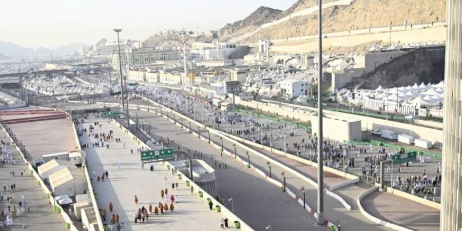 ضيوف الرحمن يرمون الجمرات ويودعون منى بآخر أيام الحج