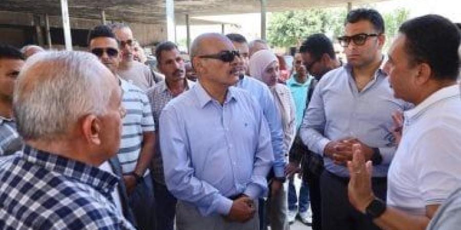 محافظ السويس يتفقد موقف شرق الدلتا تمهيدًا لتطويره