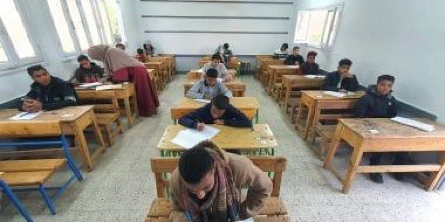 اليوم.. 99 ألفا و685 طالبا يؤدون امتحانات الشهادة الإعدادية بسوهاج