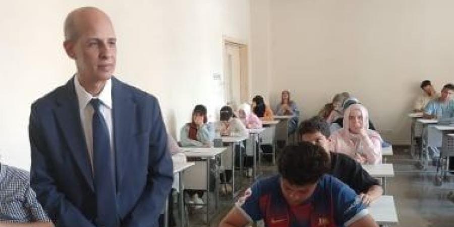 رئيس جامعة بني سويف الأهلية يتفقد سير امتحانات الفصل الدراسي الثاني