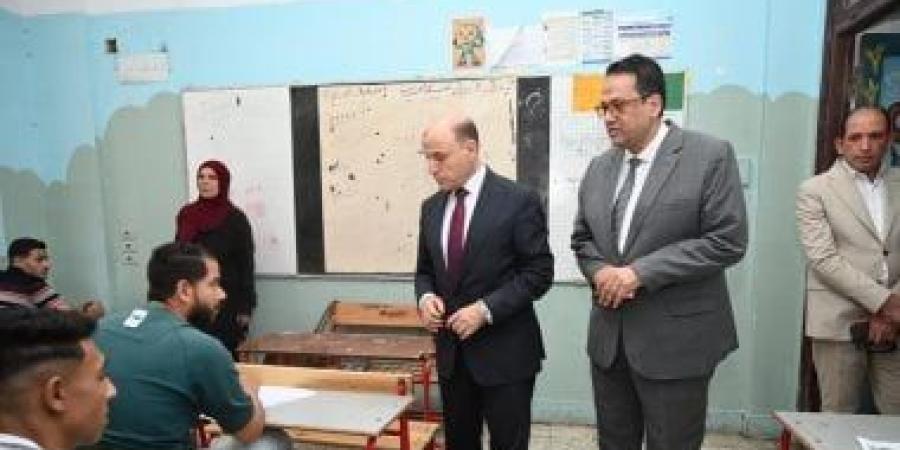 محافظ الغربية يتفقد لجان امتحانات الدبلومات الفنية الصناعية والتجارية بطنطا