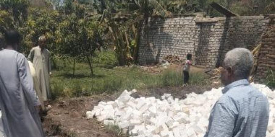 إزالة 10 حالات تعد وفك شدات خشبية فى حملات مكثفة بنجع حمادى بقنا