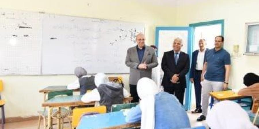 محافظ الفيوم يتفقد سير امتحانات الشهادة الإعدادية