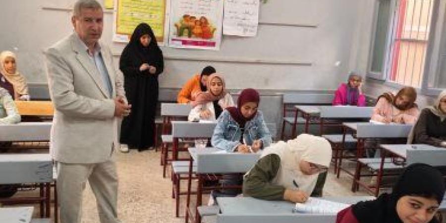 مدير تعليم الشرقية يتابع امتحانات الشهادة الإعدادية