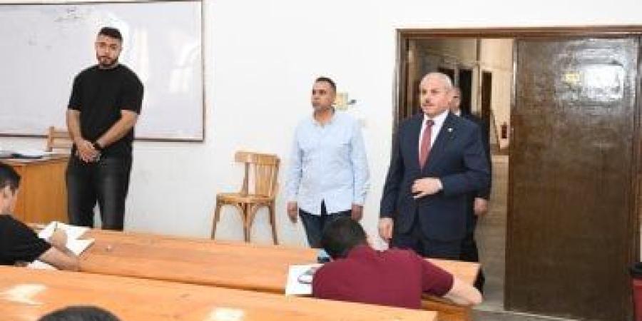 انتظام امتحانات كلية الهندسة بجامعة قناة السويس.. حضور 385 طالبا داخل 17 لجنة