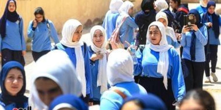 الجبر يرسم البهجة على وجوه طلاب وطالبات الشهادة الإعدادية