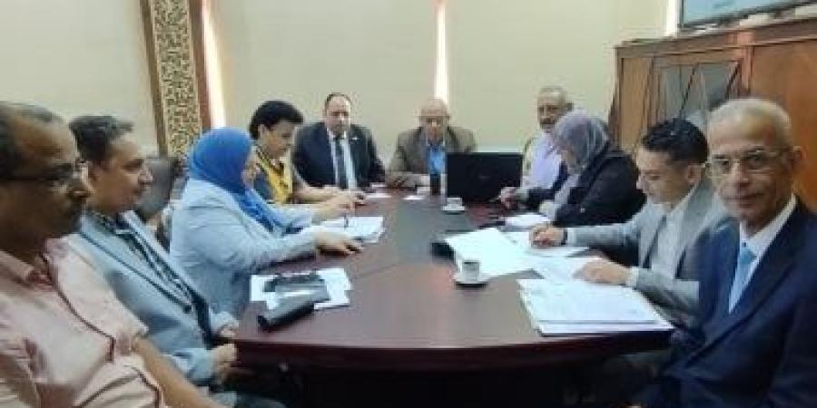 إحالة رئيسي لجنتين للتحقيق بسبب مخالفات بامتحانات الإعدادية بالقليوبية
