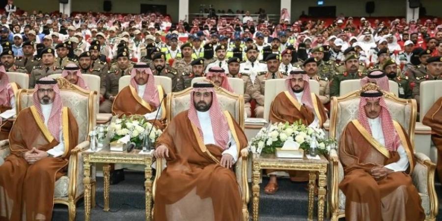 أمير جازان يُكرِّم المشاركين من المنطقة في أعمال الحج