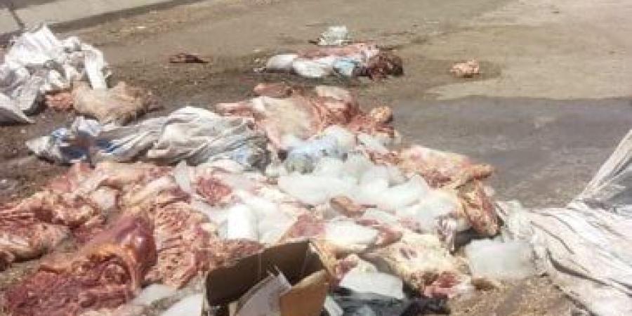 التحفظ على طن لحوم مذبوحة خارج المجازر بعد انقلاب سيارة نقل بسوهاج