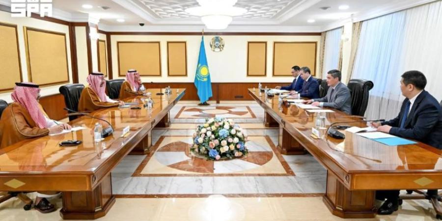 رئيس الوزراء الكازاخستاني ووزير الصناعة يناقشان تعزيز التعاون الاقتصادي بين البلدين