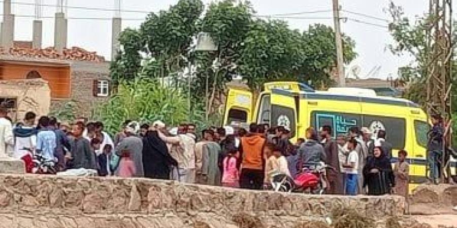 إصابة عروسين و2 آخرين إثر حادث تصادم سيارتين خلال زفة فى الغربية