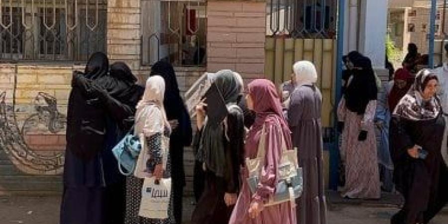 تباين آراء طلاب الثانوية الأزهرية حول مادة الفيزياء بالدقهلية.. فيديو