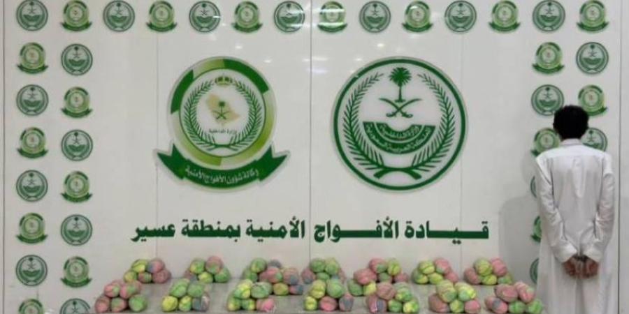 الأفواج الأمنية تقبض على مواطن لترويجه (14) كيلو جرامًا من القات المخدر