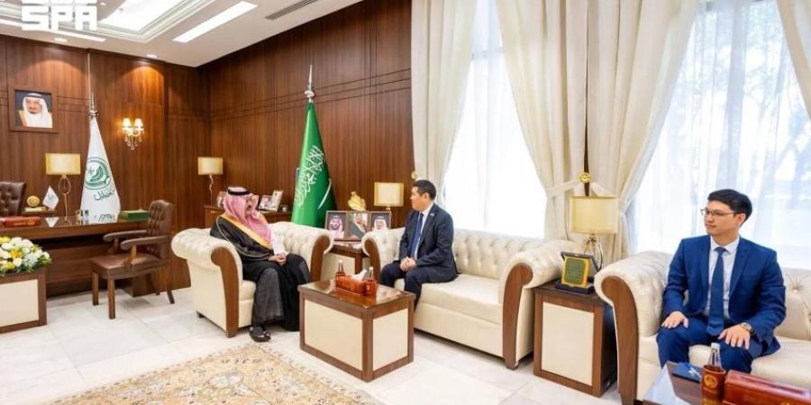 أمير حائل يستقبل سفير كازاخستان لدى المملكة