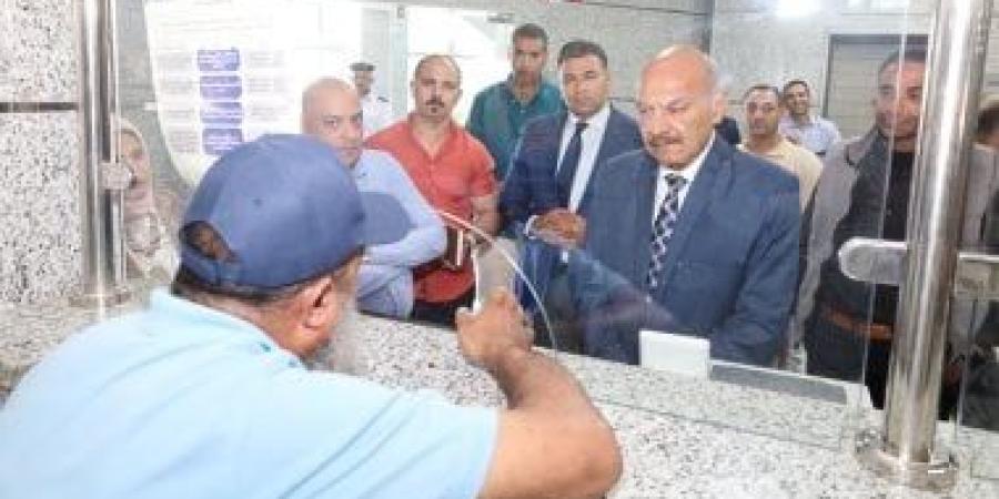 محافظ السويس يتابع تطوير الخدمات الرقمية وإنجاز معاملات المواطنين