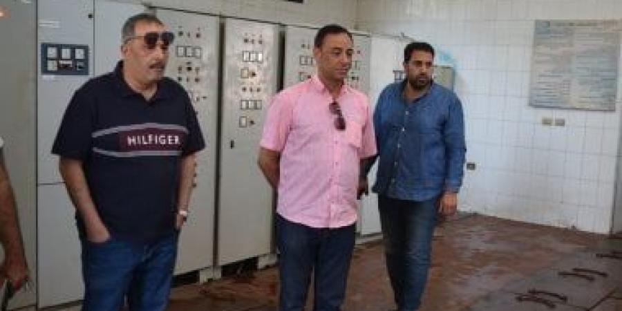 رئيس شركة مياه القناة يتفقد محطة المياه العكرة بأبو صوير.. صور