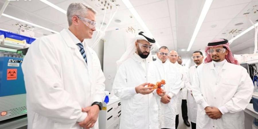 رئيس الغذاء والدواء يزور منشآت دوائية وبحثية أمريكية للاطلاع على ممارسات تطوير صناعة الدواء