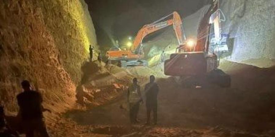 مصرع 3 عمال بينهم طفلان فى انهيار جزئى بجبل داخل محجر بالسويس