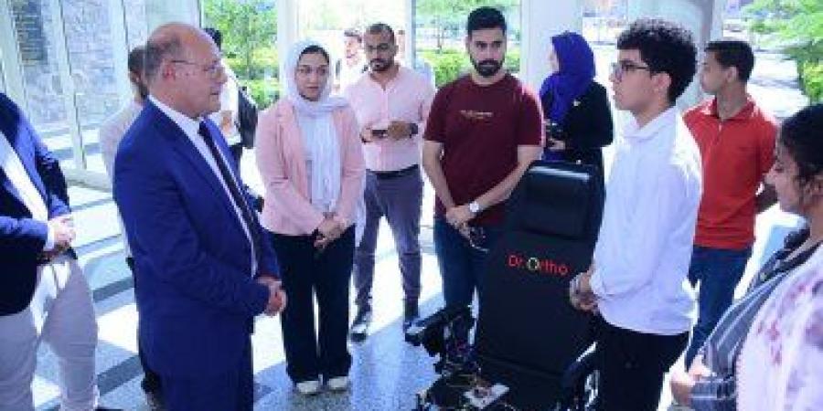 رئيس جامعة سوهاج يتفقد تدريب ريادة الأعمال ومعمل التصنيع الرقمي بمركز إبداع مصر الرقمية
