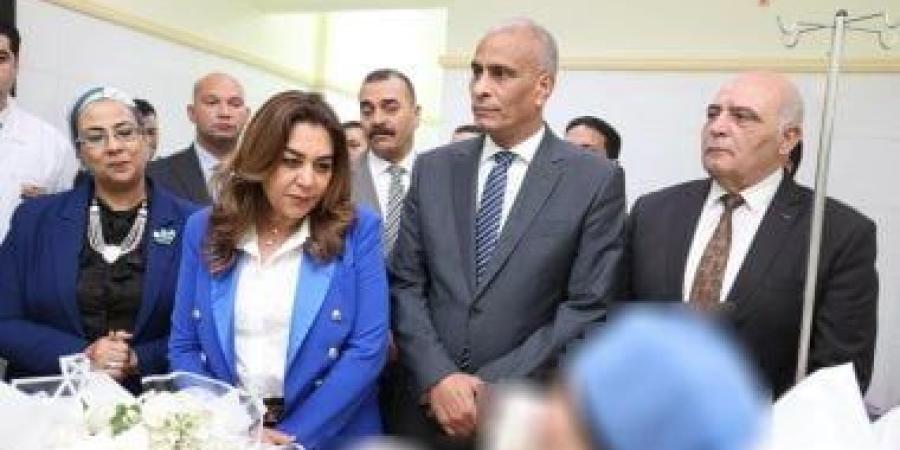 وزير التنمية المحلية والمحافظ يزوران رئيس القرية المعتدى عليها بكفر الشيخ