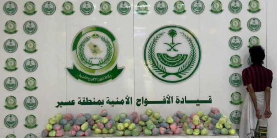 الأفواج الأمنية تقبض على مواطن لترويجه (26) كيلو جرامًا من القات المخدر
