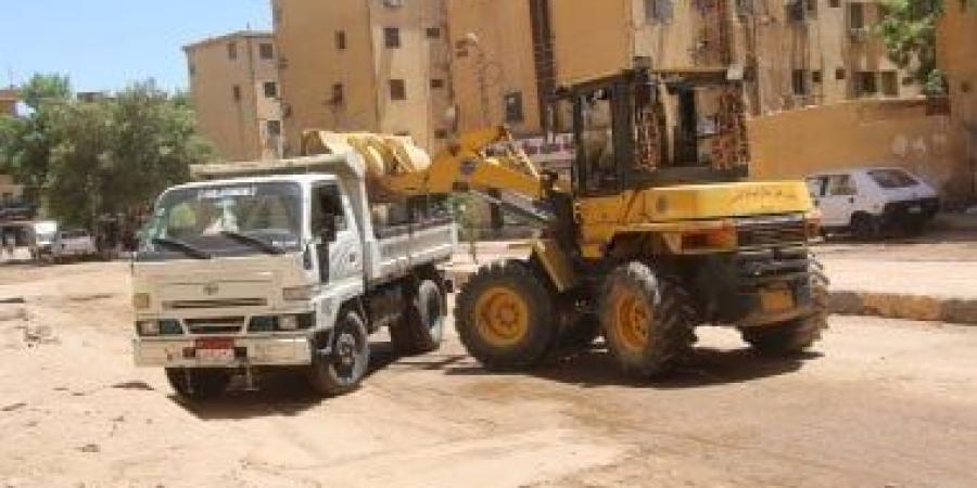 محافظة أسوان تنجح فى رفع 380 طن مخلفات من الشوارع