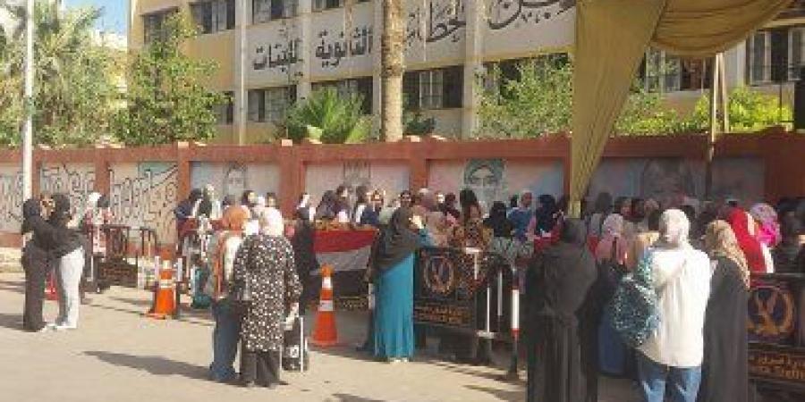 17 ألف طالب يؤدون امتحانات الثانوية العامة في دمياط.. فيديو